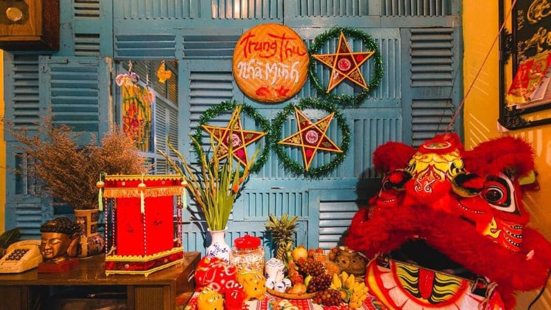 Mua đồ trang trí Trung thu tại các siêu thị và trung tâm thương mại