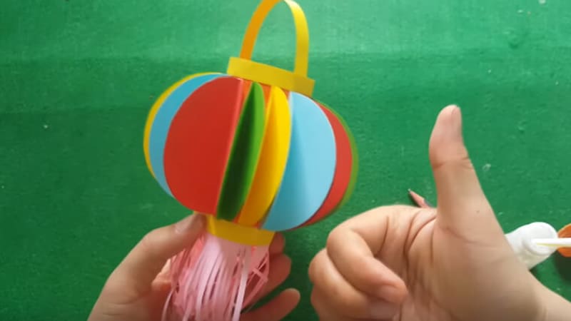 Tự làm đèn lồng từ vật liệu tái chế Tự làm đèn lồng từ vật liệu tái chế