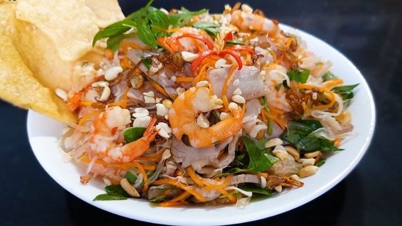 Gỏi bưởi đại diện cho sự hòa hợp, thanh sạch và khởi đầu may mắn Gỏi bưởi đại diện cho sự hòa hợp, thanh sạch và khởi đầu may mắn
