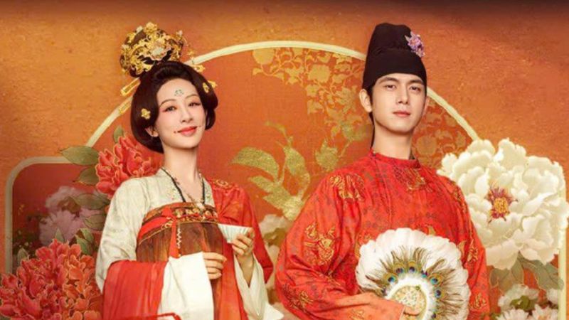 Cẩm Tú Phương Hoa kể về hành trình vượt qua âm mưu, tranh đấu và khẳng định bản thân của cô gái xuất thân thấp kém