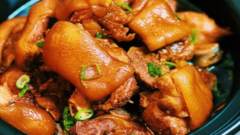 Nêm nếm lại món ăn tùy vào khẩu vị của gia đình