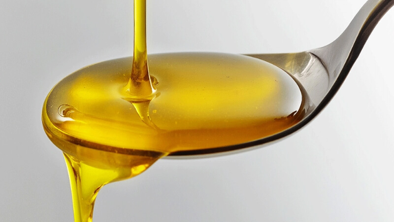 Dầu ăn là lựa chọn thay thế linh hoạt cho bơ khi làm bánh