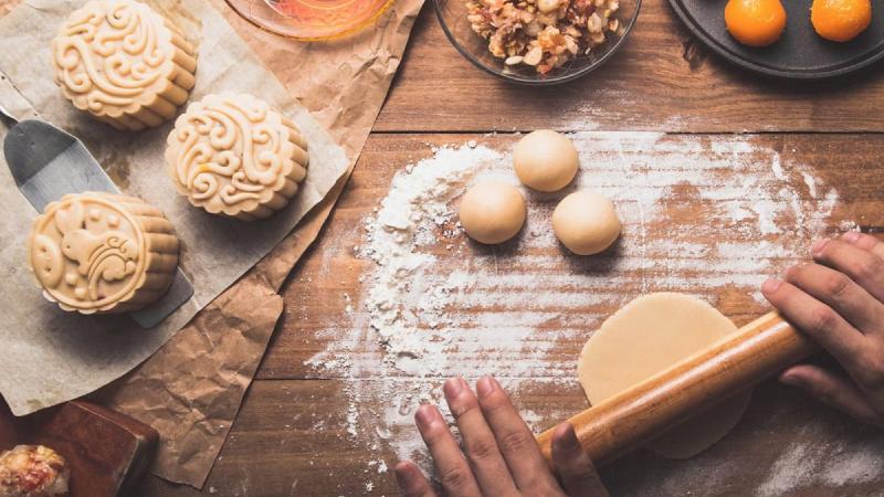 Làm bánh Trung thu là hoạt động trải nghiệm ý nghĩa