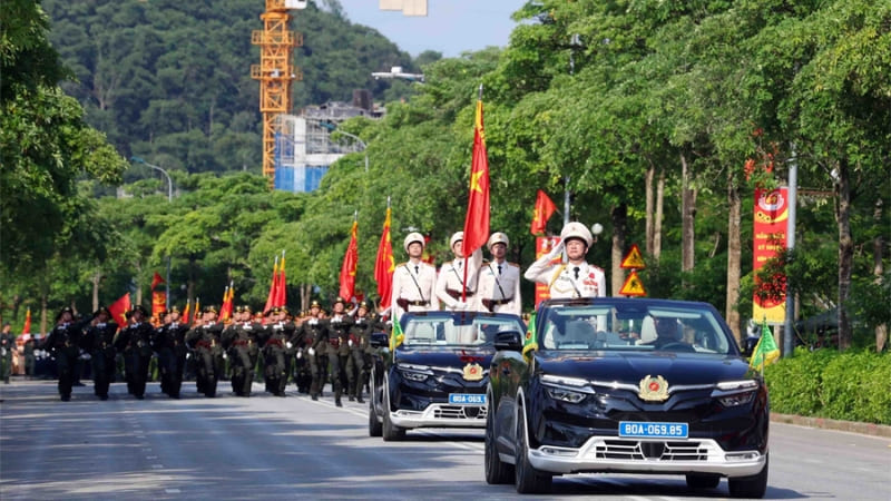 Đoàn diễu binh di chuyển qua Kim Mã và Liễu Giai.
