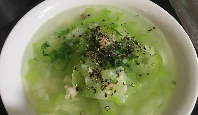 Cơm nhà đơn giản ngày hè với canh bí đao nấu tôm