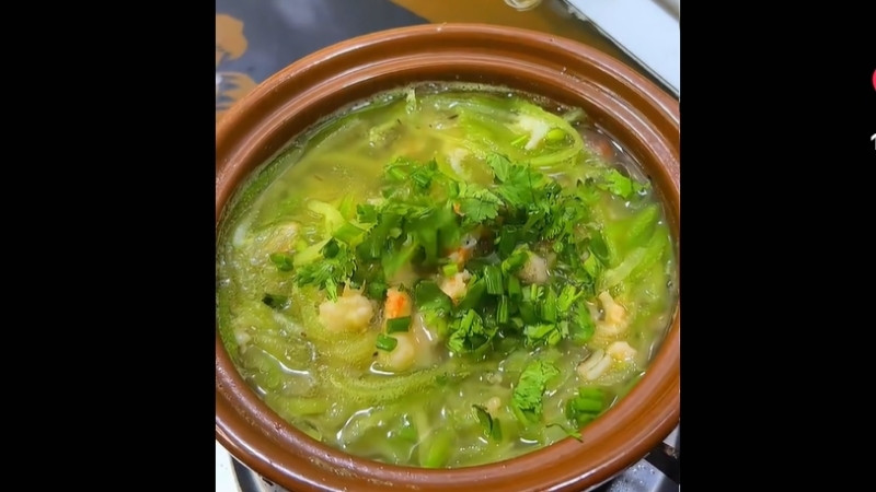 Canh bí đao nấu tôm có hương vị thanh đạm