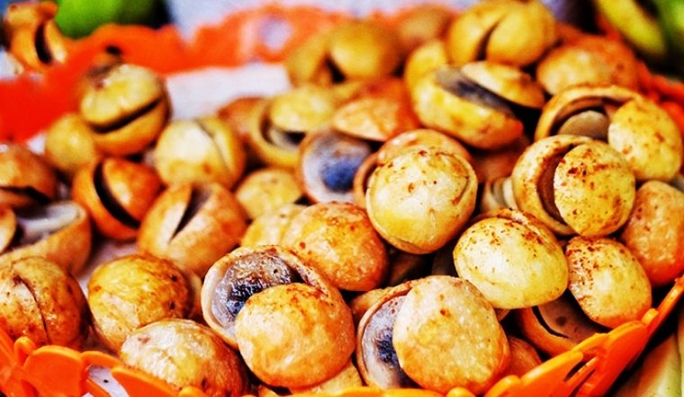 Cách làm sấu lắc muối ớt giòn tan, không bị thâm, ăn là ghiền