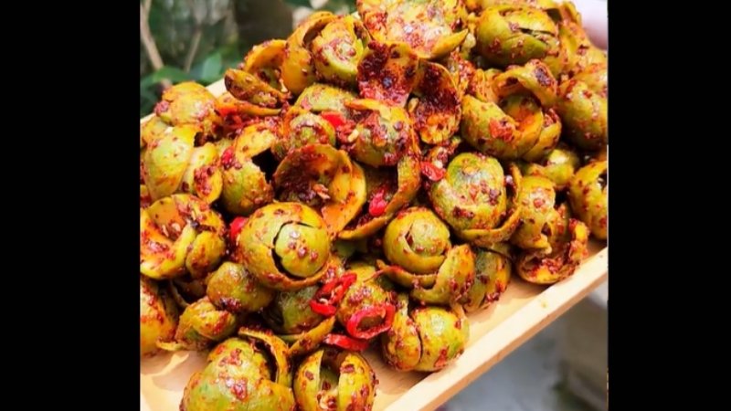 Đĩa sấu lắc muối ớt vừa cay cay vừa mặn ngọt