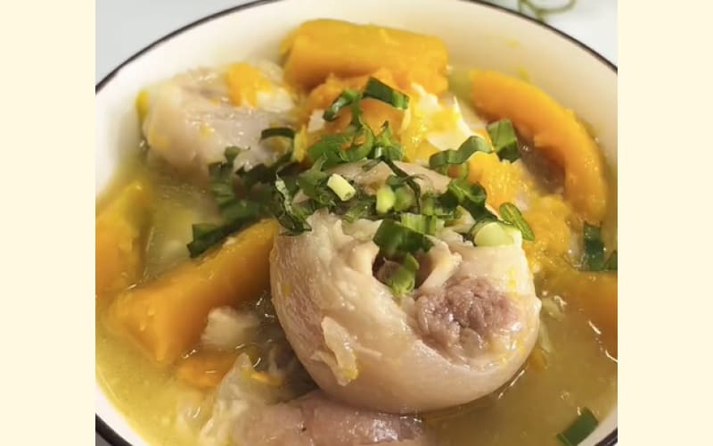 Canh bí đỏ giò heo Canh bí đỏ giò heo