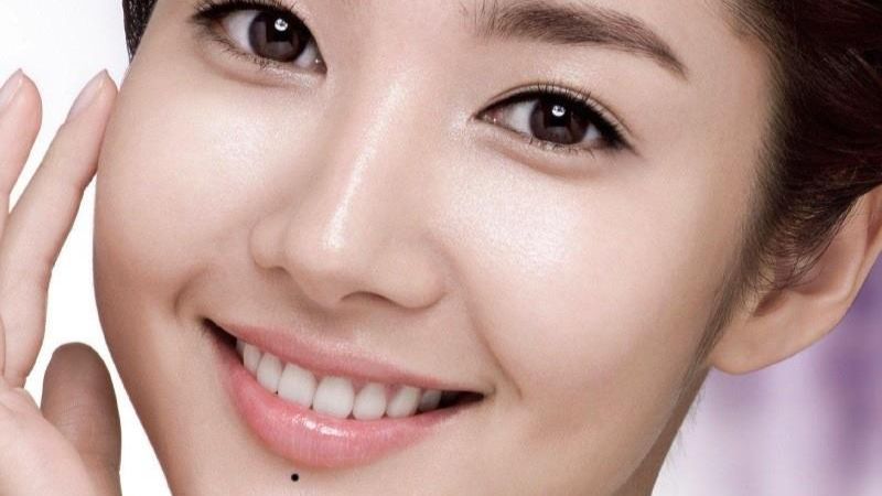 Nốt ruồi giữa môi dưới
