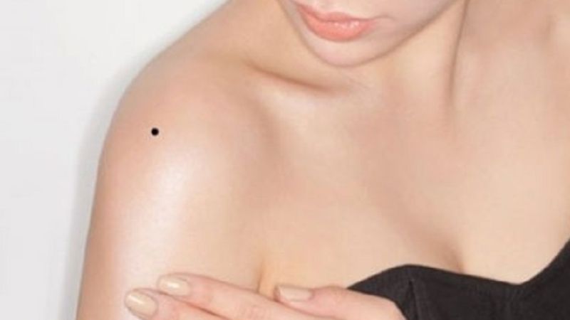 Nốt Ruồi Ở Vai Bên Trái Nữ