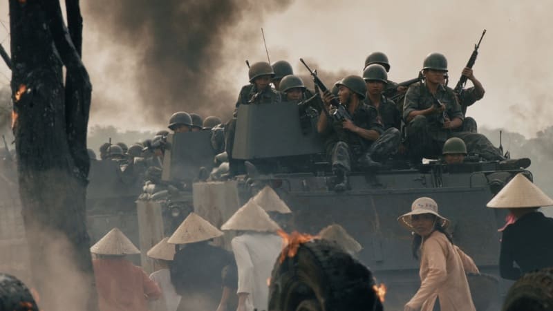 Âm thanh sống động làm tăng kịch tính phim. Âm thanh sống động làm tăng kịch tính phim.