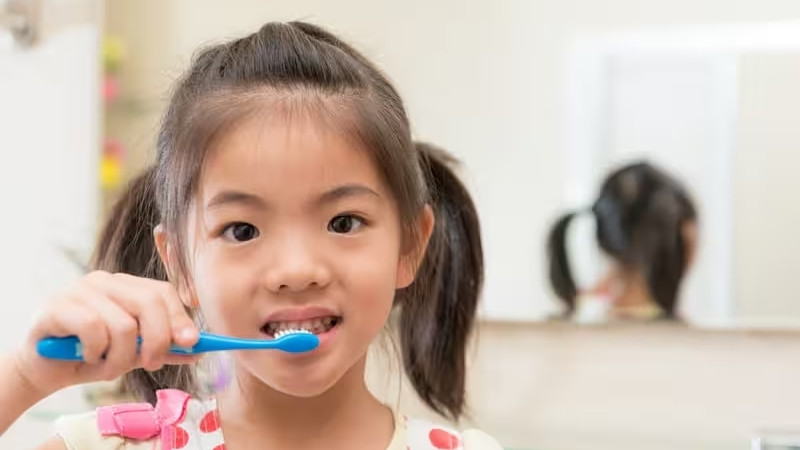 Trẻ dưới 6 tuổi chỉ nên dùng kem đánh răng Closeup với sự giám sát của người lớn Trẻ dưới 6 tuổi chỉ nên dùng kem đánh răng Closeup với sự giám sát của người lớn