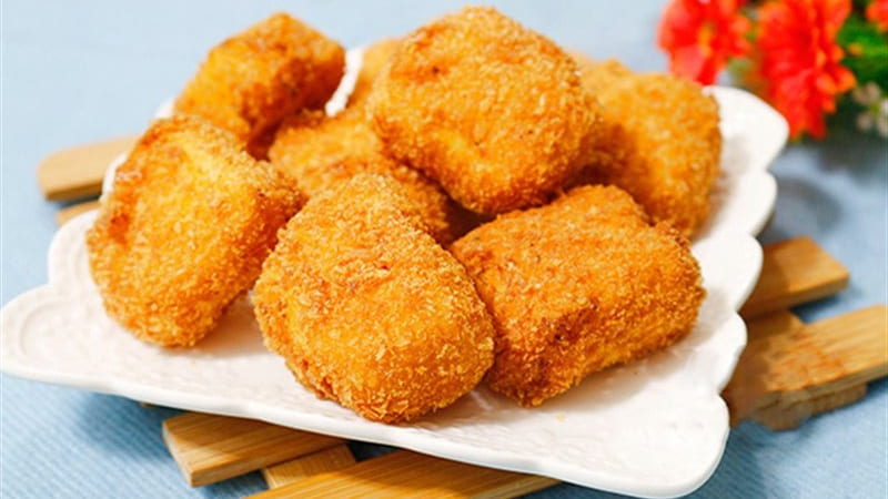 Bánh sữa tươi chiên giòn vàng ruộm hấp dẫn, béo nhẹ, vỏ ngoài giòn tan