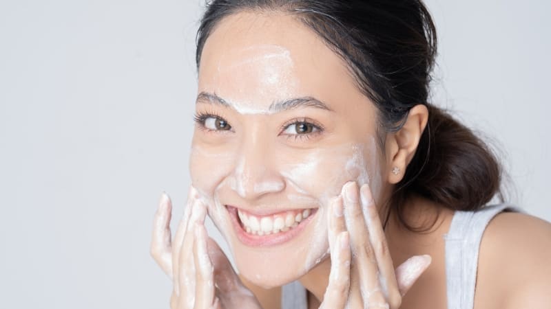Axit lactic trong sữa tươi không đường giúp da sạch sâu mà vẫn giữ độ ẩm tự nhiên Axit lactic trong sữa tươi không đường giúp da sạch sâu mà vẫn giữ độ ẩm tự nhiên