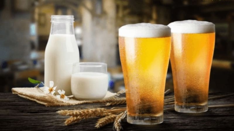 Bia và sữa tươi tạo nên hỗn hợp dưỡng trắng dịu nhẹ, làm đều màu da Bia và sữa tươi tạo nên hỗn hợp dưỡng trắng dịu nhẹ, làm đều màu da