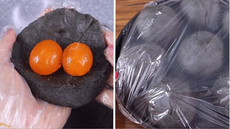 Tiến hành làm phần nhân mè đen trứng muối Tiến hành làm phần nhân mè đen trứng muối