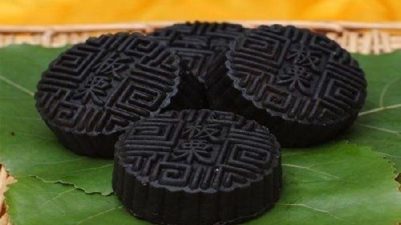 Bạn có thể giảm lượng đường và bơ để làm phiên bản bánh Trung thu nhân mè đen ít ngọt Bạn có thể giảm lượng đường và bơ để làm phiên bản bánh Trung thu nhân mè đen ít ngọt