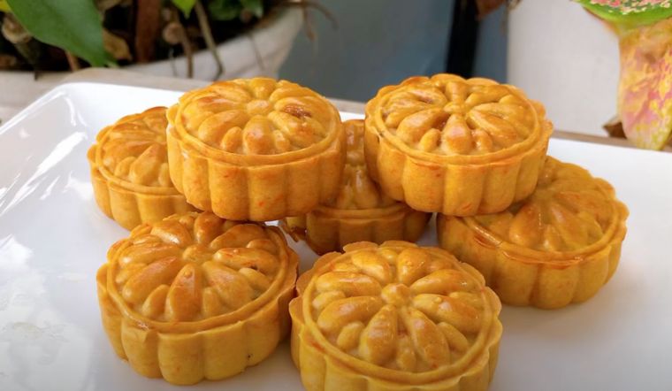 Cách làm Bánh Trung thu nhân mứt dứa chua ngọt, dẻo thơm, không bị ngán