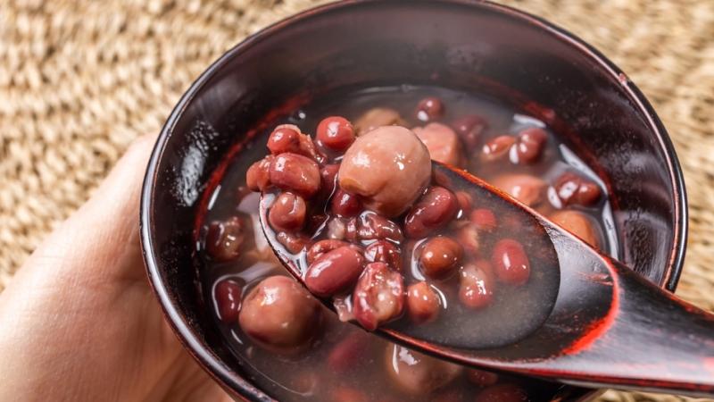 Thành phẩm món chè đậu đỏ và hạt sen thơm ngọt