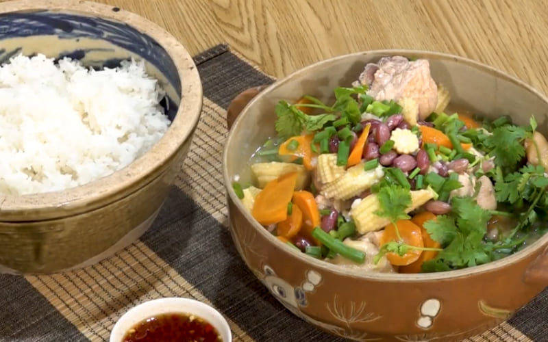 Thưởng thức món gà hầm đậu đỏ ngay nhé Thưởng thức món gà hầm đậu đỏ ngay nhé