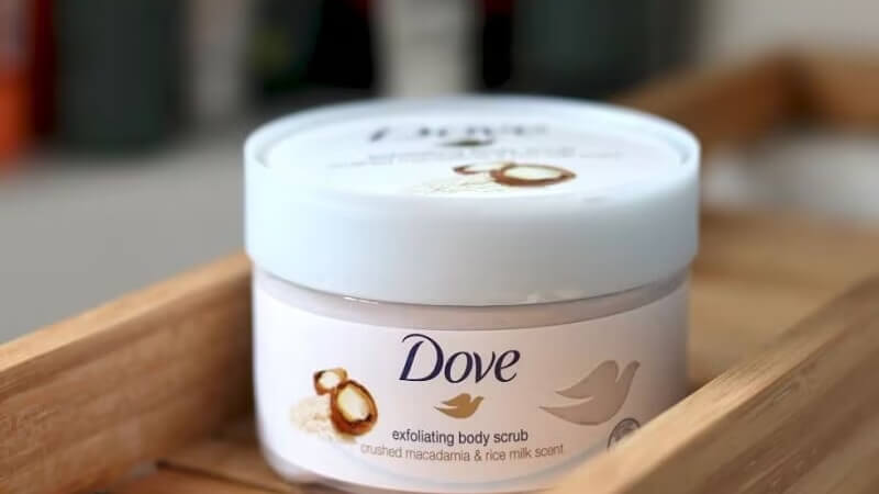 Từ tuổi dậy thì (khoảng 13-14 tuổi) trở lên là có thể dùng tẩy tế bào chết Dove Từ tuổi dậy thì (khoảng 13-14 tuổi) trở lên là có thể dùng tẩy tế bào chết Dove