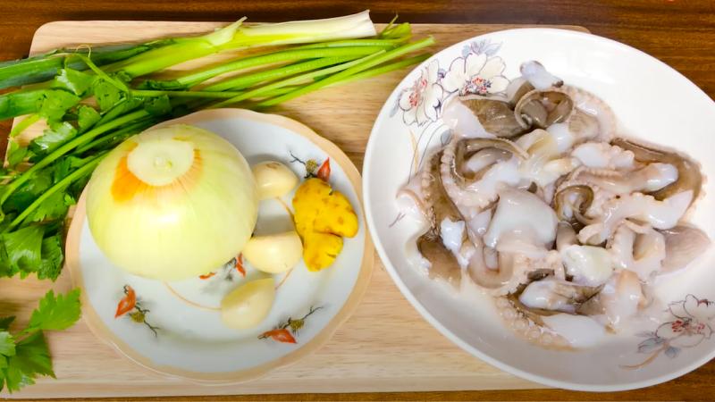Sơ chế các nguyên liệu sạch trước khi chế biến Sơ chế các nguyên liệu sạch trước khi chế biến