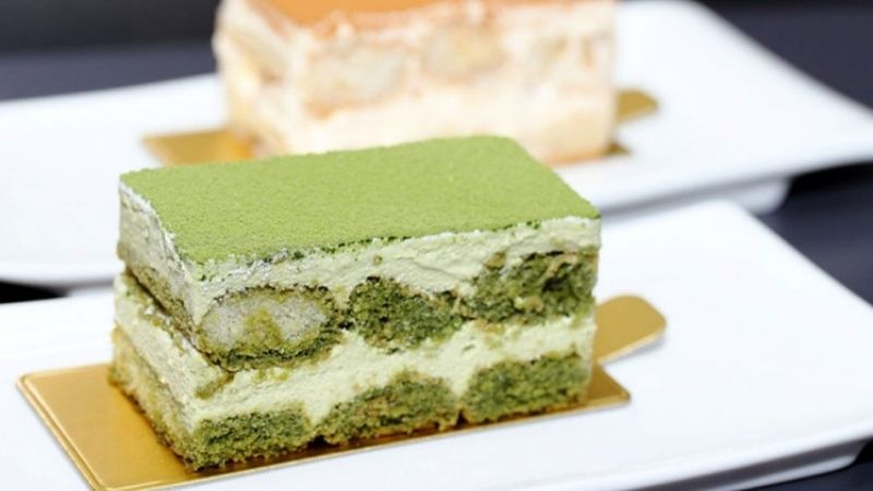 Tiramisu trà xanh thay cacao bằng bột matcha, cho hương thơm thanh mát, vị trà nhẹ dịu Tiramisu trà xanh thay cacao bằng bột matcha, cho hương thơm thanh mát, vị trà nhẹ dịu