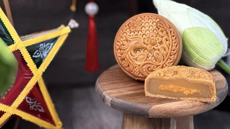 Bánh đậu xanh trứng muối hoàng kim Bánh đậu xanh trứng muối hoàng kim