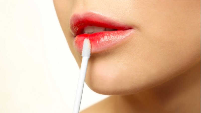 Sử dụng son tint căng bóng Sử dụng son tint căng bóng