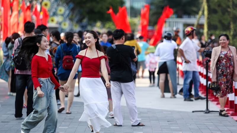 Ngã tư Hàng Khay - Tràng Thi - Bà Triệu - Lê Thái Tổ Ngã tư Hàng Khay - Tràng Thi - Bà Triệu - Lê Thái Tổ