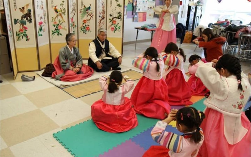 Cả hai đều giữ tinh thần Vu Lan nhưng khác biệt ở nghi lễ và lễ vật Cả hai đều giữ tinh thần Vu Lan nhưng khác biệt ở nghi lễ và lễ vật