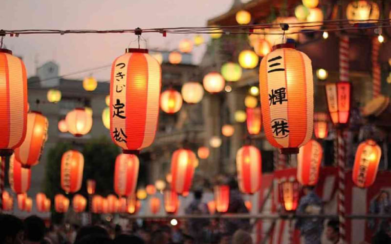 Ngày 13/8 - Đón linh hồn (Mukaebi) Ngày 13/8 - Đón linh hồn (Mukaebi)