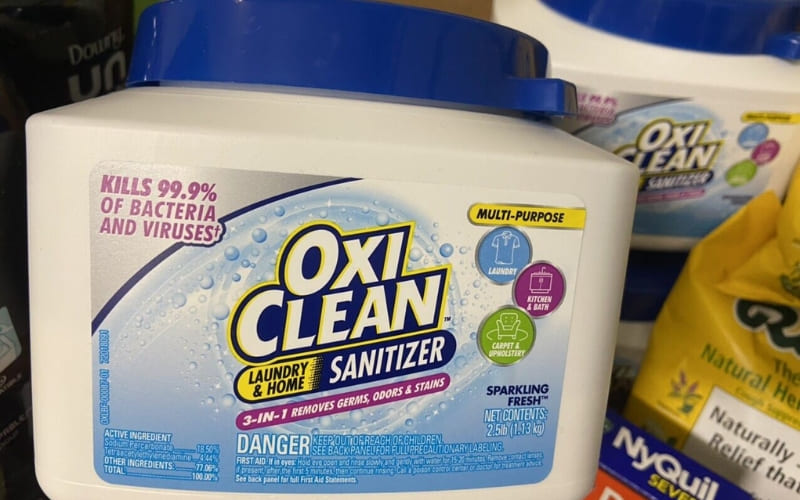 OxiClean loại bỏ nhanh các vết máu, cà phê, bùn đất và thức ăn bám trên vải. OxiClean loại bỏ nhanh các vết máu, cà phê, bùn đất và thức ăn bám trên vải.