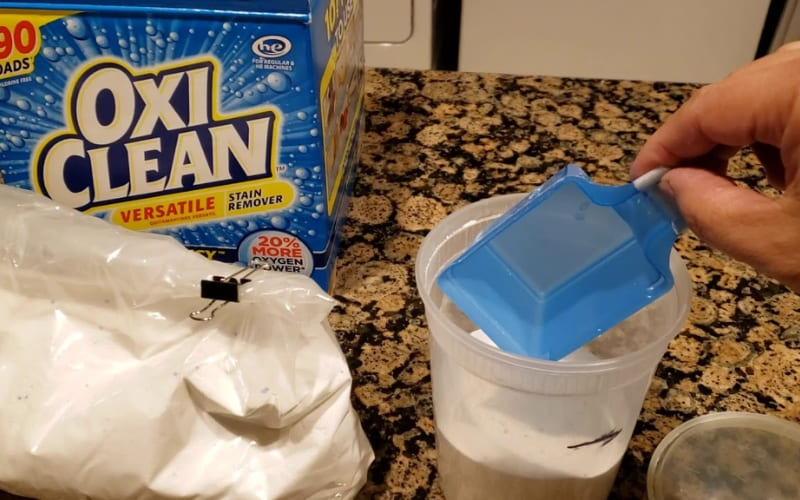 OxiClean hỗ trợ giặt máy hoặc giặt tay, giúp quần áo sạch sáng và bền màu. OxiClean hỗ trợ giặt máy hoặc giặt tay, giúp quần áo sạch sáng và bền màu.
