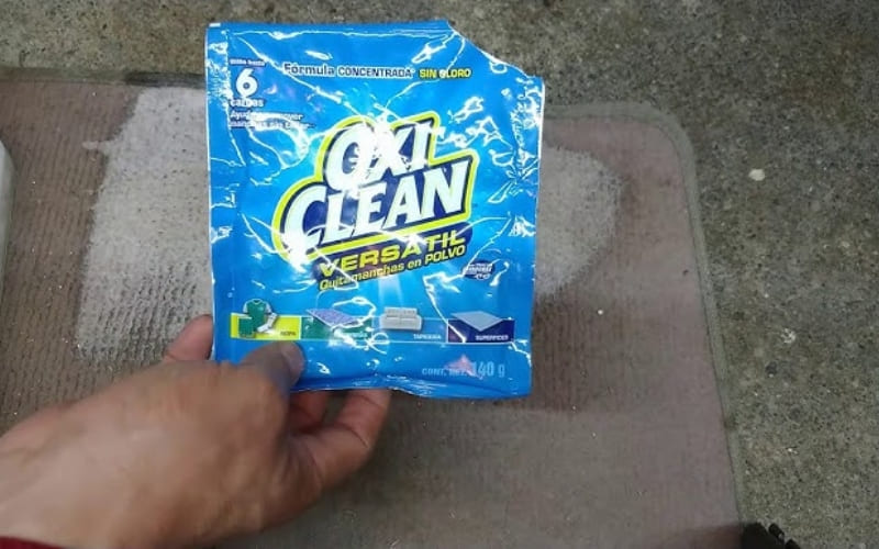 OxiClean tẩy sạch vết bẩn trên thảm và sofa mà không làm hỏng chất liệu. OxiClean tẩy sạch vết bẩn trên thảm và sofa mà không làm hỏng chất liệu.