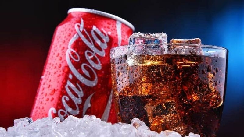 Uống Coca Cola lạnh ở mức vừa phải thường không gây hại cho sức khỏe Uống Coca Cola lạnh ở mức vừa phải thường không gây hại cho sức khỏe