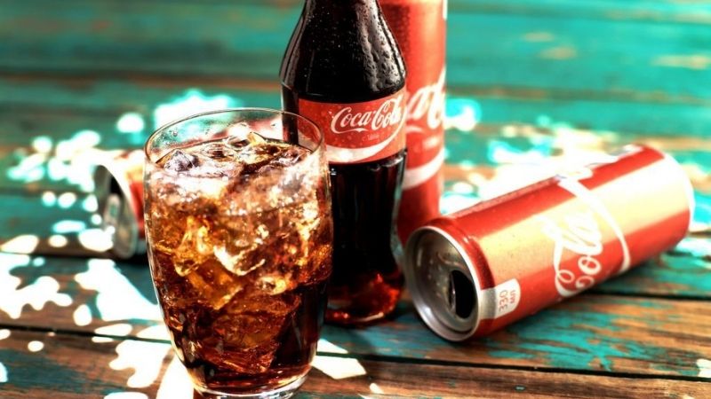 Nên uống trong chai hoặc ly thủy tinh để giữ lạnh tốt hơn Nên uống trong chai hoặc ly thủy tinh để giữ lạnh tốt hơn