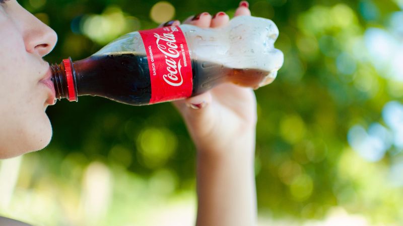 Nước ngọt Coca Cola phù hợp với người trưởng thành, sức khỏe bình thường Nước ngọt Coca Cola phù hợp với người trưởng thành, sức khỏe bình thường