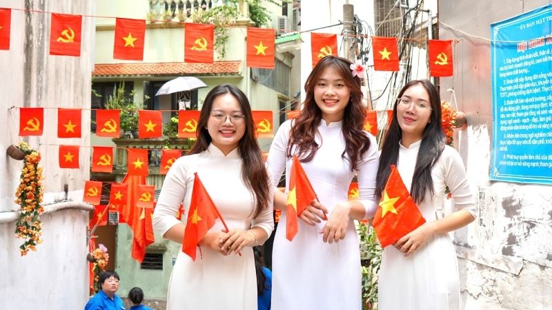 Mặc áo dài check-in dịp Quốc khánh Mặc áo dài check-in dịp Quốc khánh