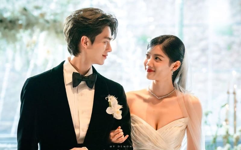 Bộ phim kể chuyện tình yêu kỳ ảo hấp dẫn. Bộ phim kể chuyện tình yêu kỳ ảo hấp dẫn.