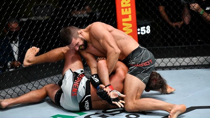 MMA có đánh đứng, vật và địa chiến, giúp võ sĩ chiến đấu toàn diện MMA có đánh đứng, vật và địa chiến, giúp võ sĩ chiến đấu toàn diện