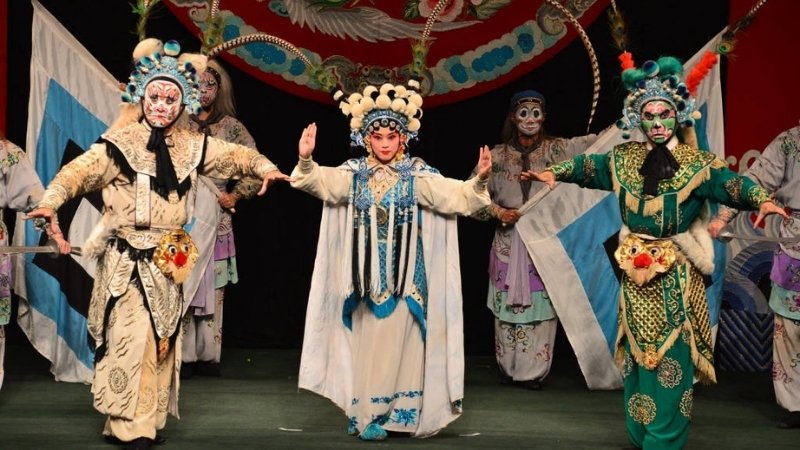 Biểu diễn nghệ thuật dân gian vào dịp Rằm tháng 7