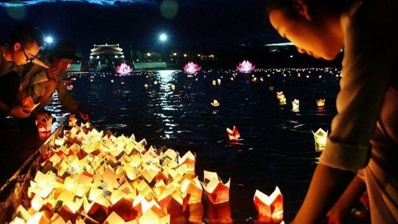 Cầu siêu cho cả người sống và kẻ khuất