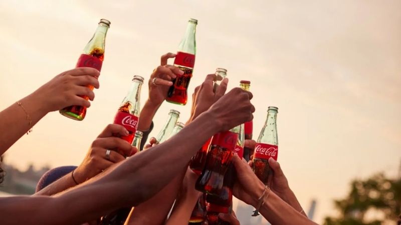 Nước ngọt Coca Cola mang đến cảm giác sảng khoái và không chứa cồn
