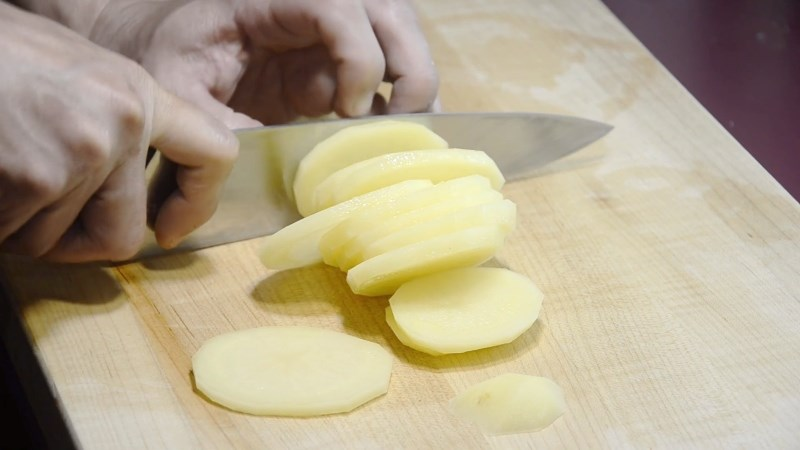 Nên thái khoai tây dày hay mỏng? Nên thái khoai tây dày hay mỏng?
