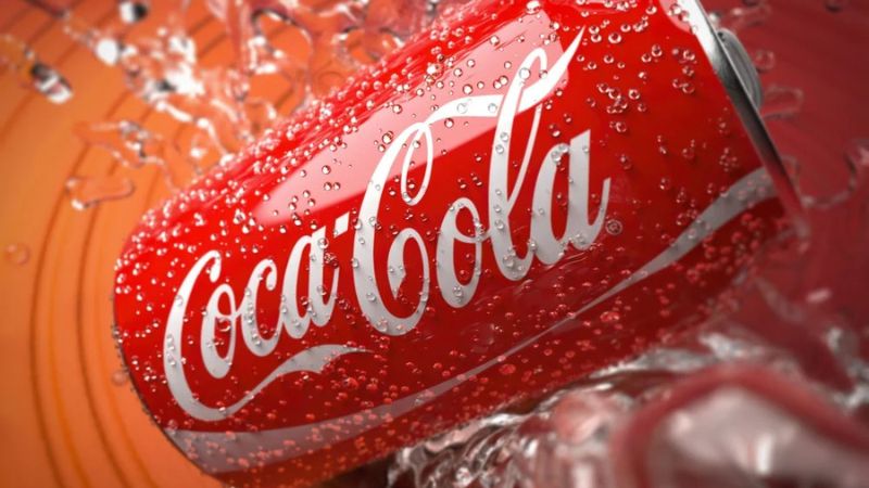 Giá bán lẻ nước ngọt Coca-Cola sẽ thay đổi vào từng thời điểm và nơi bán Giá bán lẻ nước ngọt Coca-Cola sẽ thay đổi vào từng thời điểm và nơi bán