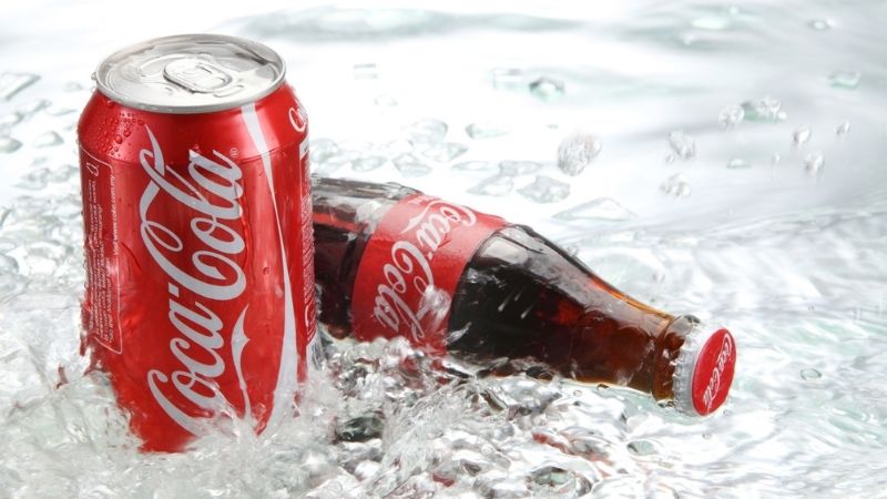Màu sắc nguyên bản của Coca-Cola là màu nâu caramel Màu sắc nguyên bản của Coca-Cola là màu nâu caramel