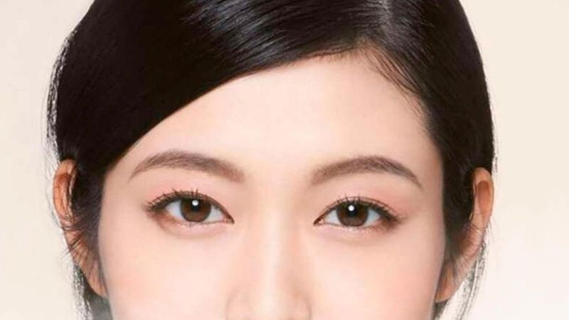 Dáng mày bán nguyệt mang lại sự dịu dàng, hài hòa và may mắn cho người mệnh Thủy