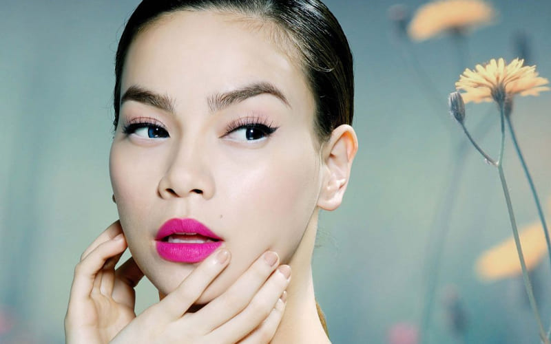 Dáng mày có đỉnh cao, góc cạnh (như chữ V ngược) Dáng mày có đỉnh cao, góc cạnh (như chữ V ngược)